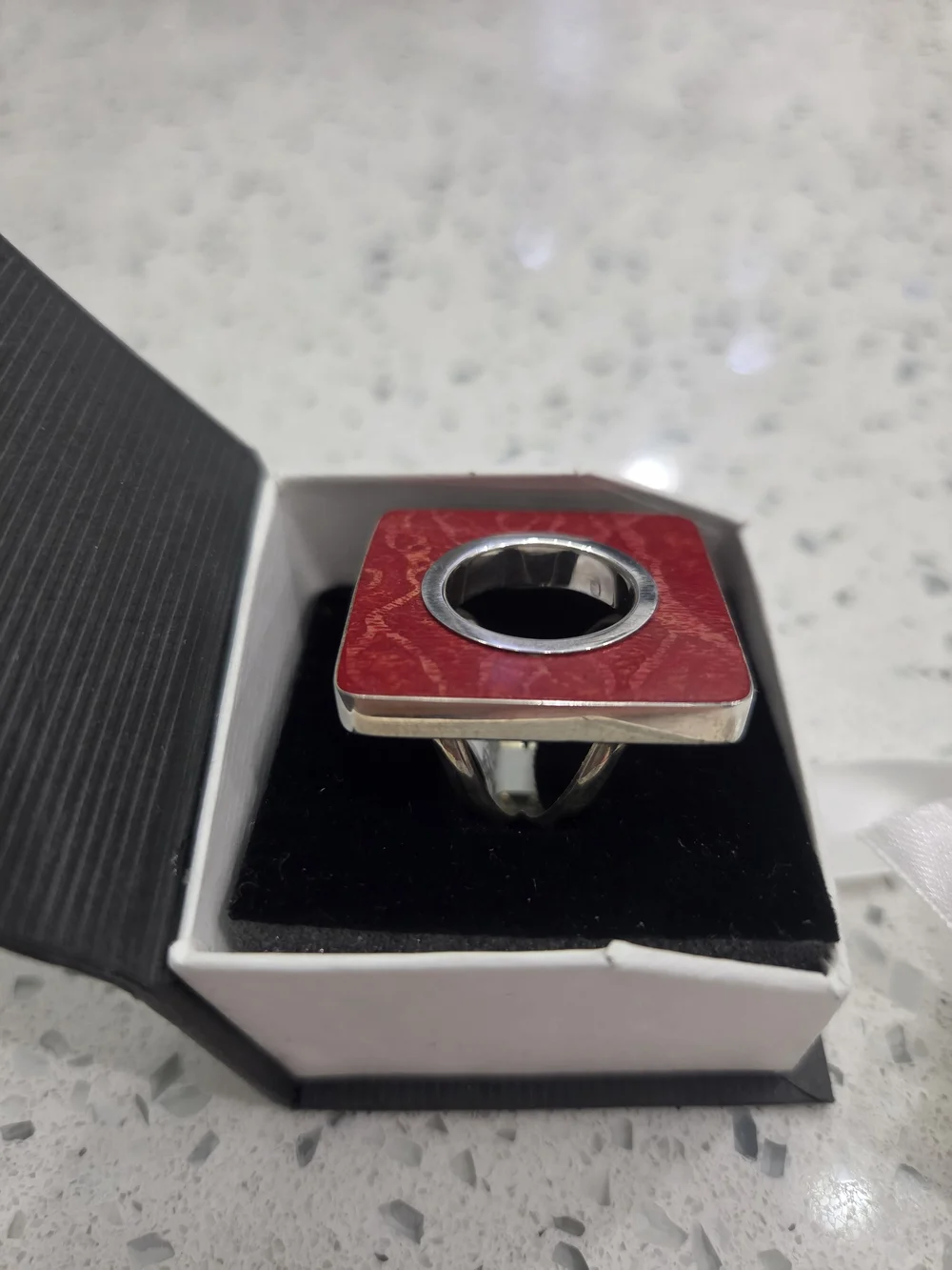 N/A bold red